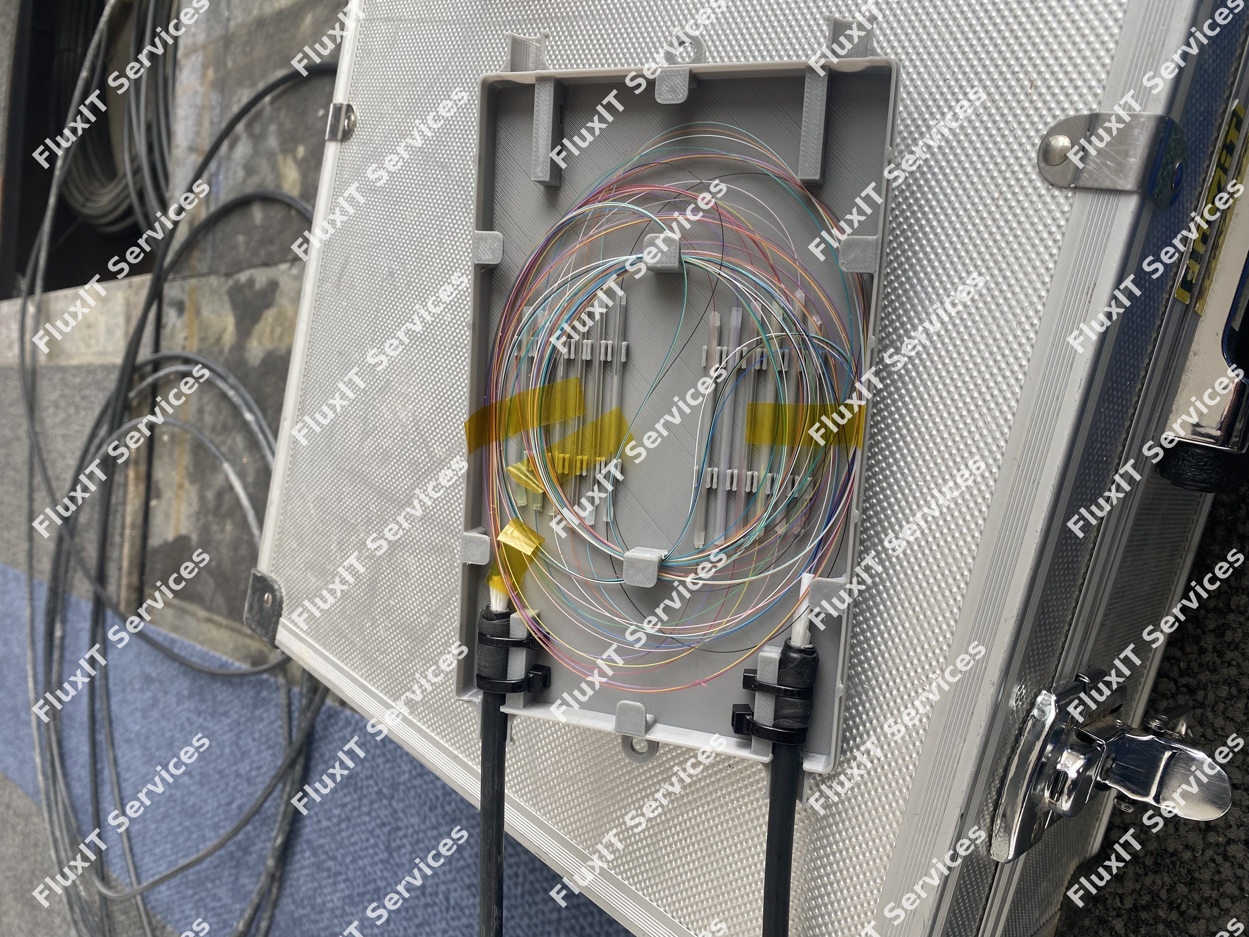 Jonctiune 12 suduri fibra optica cap la cap in cutie FluxIT